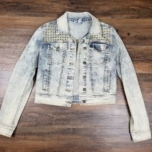 Cropped Light wash jean jacket